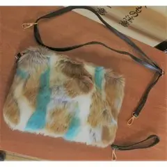 SNSで話題！ オシャレなファークラッチ　2way ショルダーバッグ【サックス】