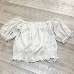 オフショルダー　トップス