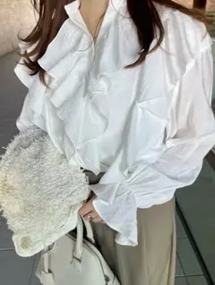 今季 タグあり未使用】Mila Owen フラワー柄ラッフルブラウス - メルカリ