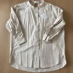リボン　バックギャザー 長袖シャツ ベージュ 背中開きのサムネイル