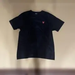 メンズ黒 Tシャツ 赤いロゴLサイズ