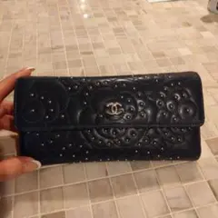 CHANELカメリア型押し長財布財布 ネイビー