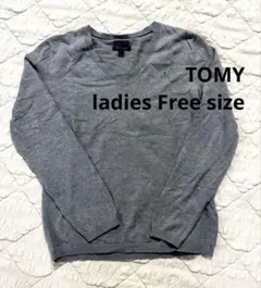 トミーヒルフィガー　Vネックニットセーター