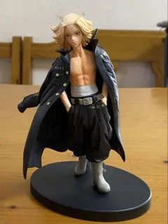 アニメ フィギュア 黒いコート 金髪　東京リベンジャーズ　マイキー