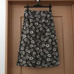 ひざ丈スカートのサムネイル