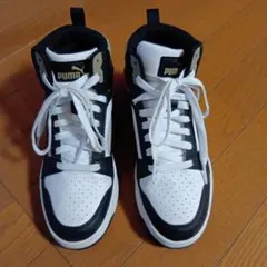 チャン様　PUMA ハイカットスニーカー ブラック/ホワイト　23cm