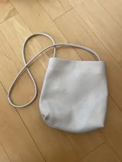 シルバー　コンパクト　ショルダーバッグ　サコッシュ