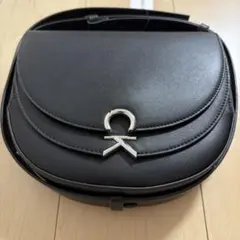 ☆新品☆Calvin Klein ブラック ショルダーボディバッグのサムネイル