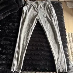 adidas グレー ジャージパンツ