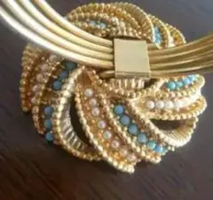 エレガントな金色ビーズブレスレット