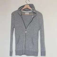 パーカー　グレー　長袖　PLST