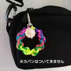 お花ニコちゃんとパラコードのキーホルダー