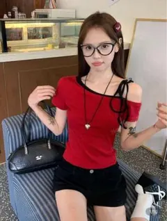 オフショルTシャツ