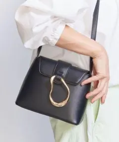 早い物勝ち♡＜LE VERNIS＞POIRE ショルダーバッグ - メルカリ