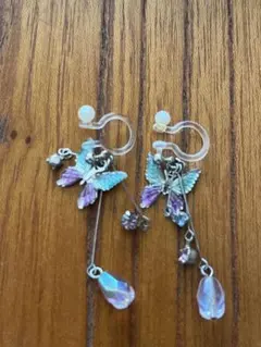 蝶モチーフ フック式樹脂イヤリング