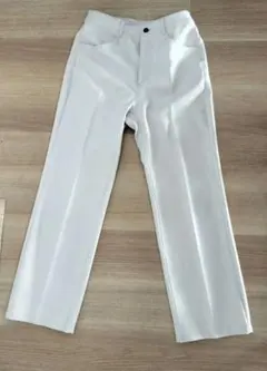 gu センタープレスストレートパンツ　白　Lサイズ　340337