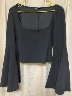 ZARA ブラック フレアスリーブ トップス