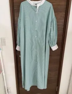 ダボッと着れる大きいサイズ長袖ワンピース緑と白のストライプ長袖シャツワンピース