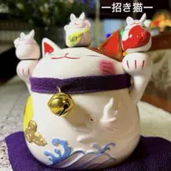 ー開運 招き猫 貯金箱ー 【未使用品】 紫座布団付き 陶器インテリア 縁起物のサムネイル
