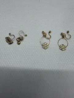 ゴールドフープイヤリング 花モチーフ クリスタル