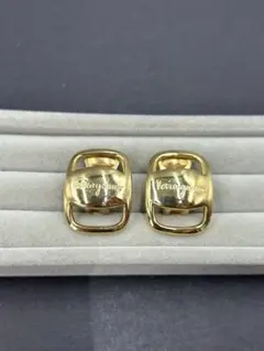 261 Salvatore Ferragamo イヤリング ゴールドカラーのサムネイル