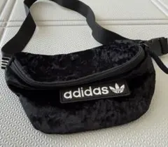 adidas ボディバッグ 黒