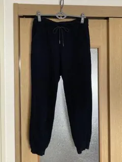 黒　スウェット　ユニクロ