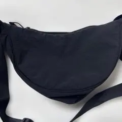 UNIQLOラウンドミニショルダーバッグ　ブラック