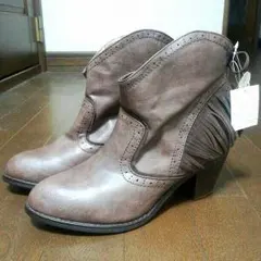 茶色のウエスタンショートブーツ