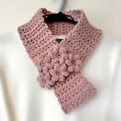 【ラスト１点！】ややくすんだ桜色 ふっくらお花のミニマフラー ハンドメイド