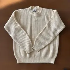 リブ編みクリーム色ニットセーター