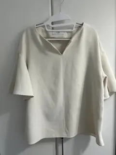 SLOBE IÉNA Vネック ブラウス アイボリー シンプルデザインのサムネイル