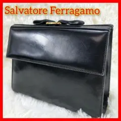 Salvatore Ferragamo ブラックレザー ショルダーバッグ　ヴァラ