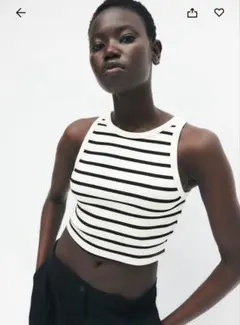 アイボリーと黒のストライプタンクトップ