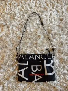New Balance サコッシュ ブラック ロゴのサムネイル