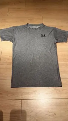 アンダーアーマー　Tシャツ　スポーツウェア