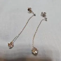 揺れるストーン チェーンピアス シルバーカラー