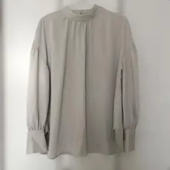 ベージュシンプル長袖ブラウス✨️グレージュ earth music&ecology