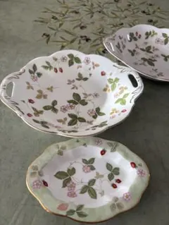 ウェッジウッド/ワイルドストロベリー/ウィンザートレイ　２枚セットと小皿