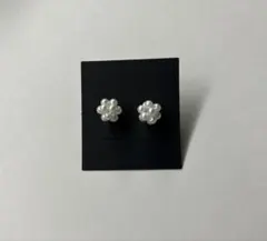 ホワイトパール　花形　ピアス