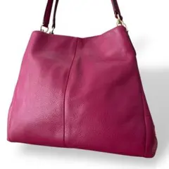 美品　Coach　ショルダーバッグ　大容量　レザー　ゴールド金具　フィービー