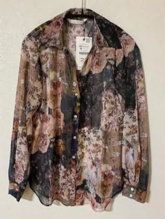 【新品　タグ付き】ZARA メタリックヤーン入りプリント柄ブラウス