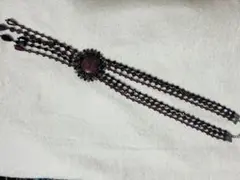 紫色の多層式ネックレス