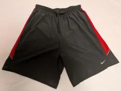 NIKE ドライフィット ショートパンツ 黒赤