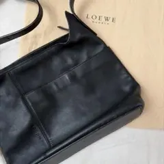 LOEWE ブラックレザー ショルダーバッグ