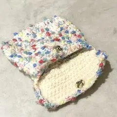 カラフルなフラップ付きポーチ