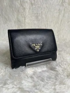 【美品】　PRADA サフィアーノ二つ折り財布 ブラック メタルロゴ　バイカラーのサムネイル