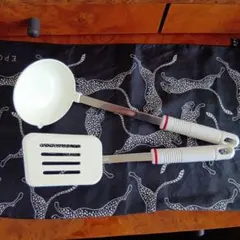 INOX　イノックス　おたま　ターナー　&　しゃもじ　グリーン　&　イチゴ柄布巾のサムネイル
