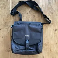 GUESS 黒メンズショルダーバッグ