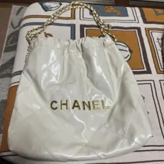 CHANEL 22ホワイト キルティング ショルダーバッグノベルティ